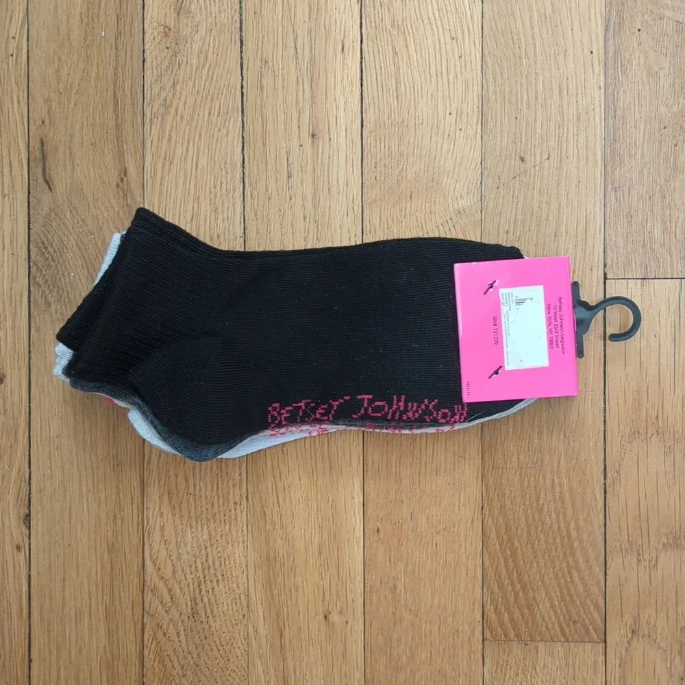 Betsey Johnson Betsey's Rose Bud 6 Variety Pack White Ankle Socks